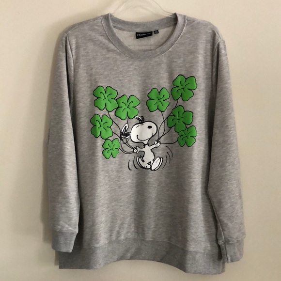 Peanuts Tops - Peanuts SNOOPY Gray Crewneck St. Patrick’s Day Sweatshirt SIZE 1X